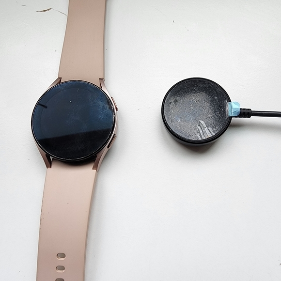 Samsung and Smartwatch with Circular Display and Adjustable Strap Size M 20mm - Picture 9 of 13